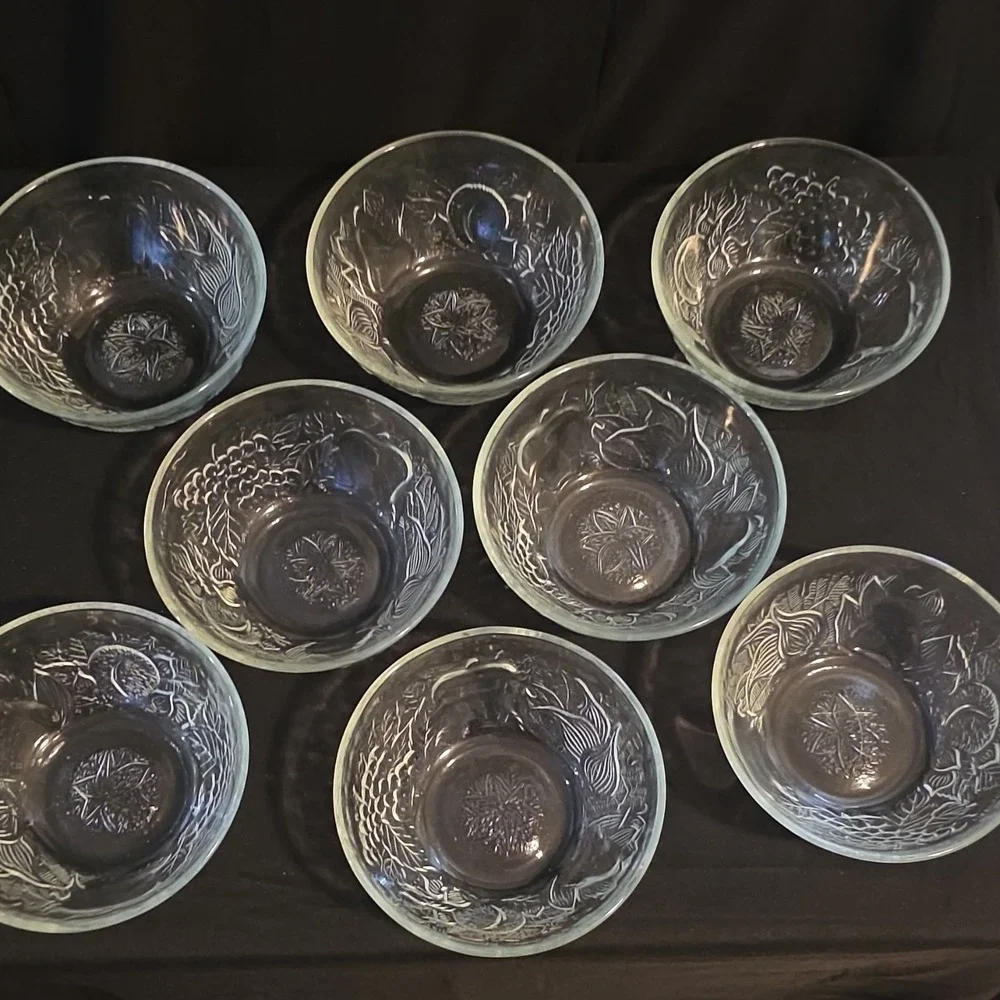 8 Clear pressed glass bowl with embossed floral and bird design checkdescription